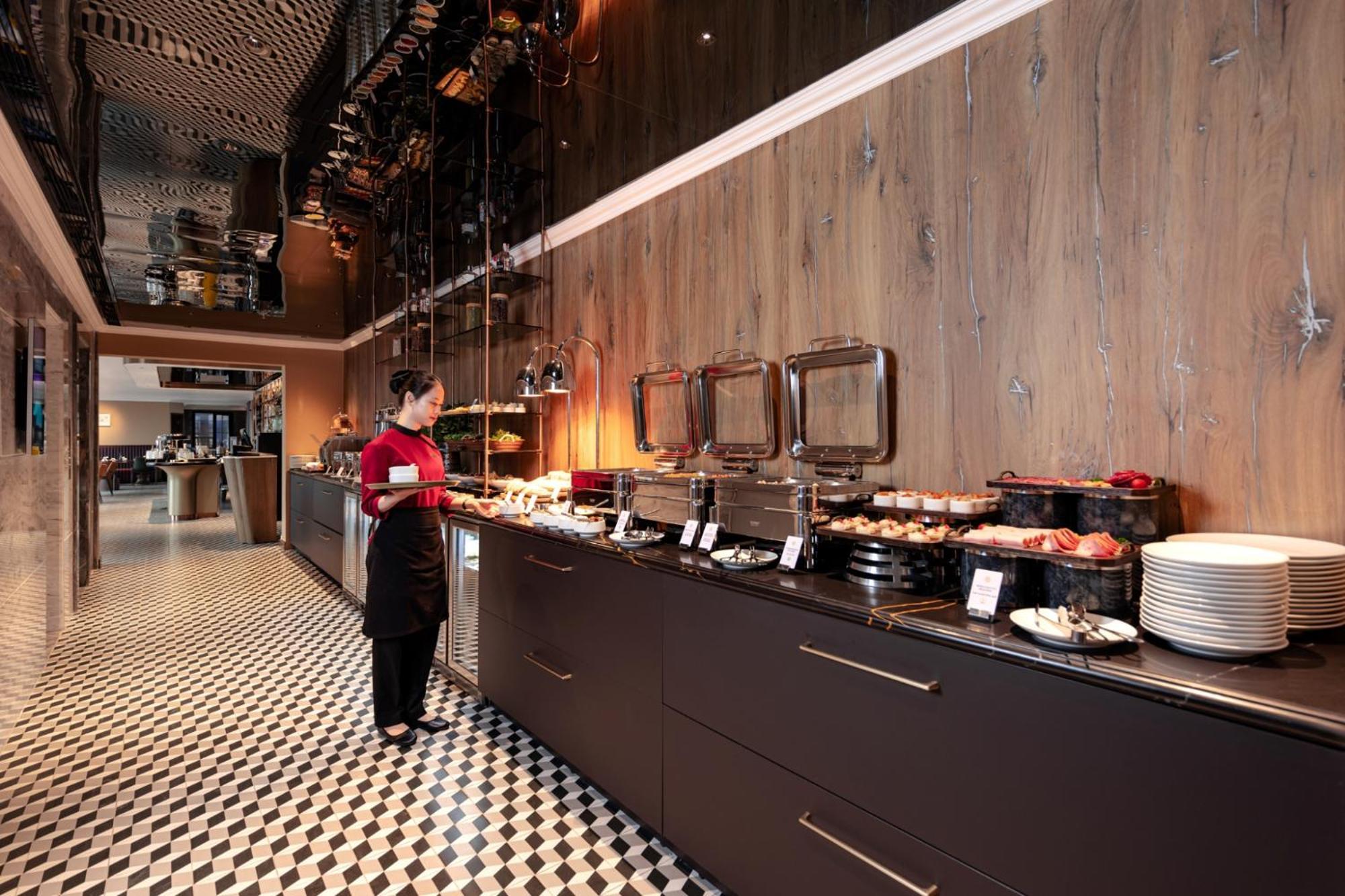 La Siesta Classic Hang Thung Ανόι Εξωτερικό φωτογραφία The buffet at the lounge